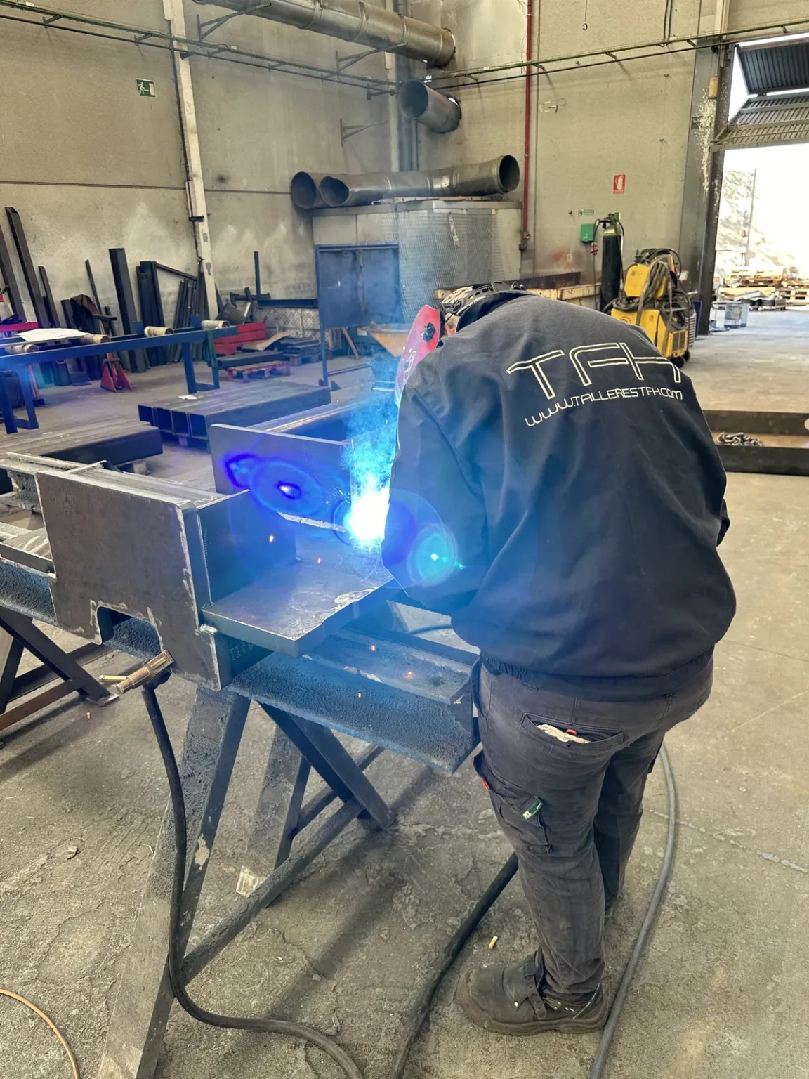 Soldadura de un posicionador en el taller.