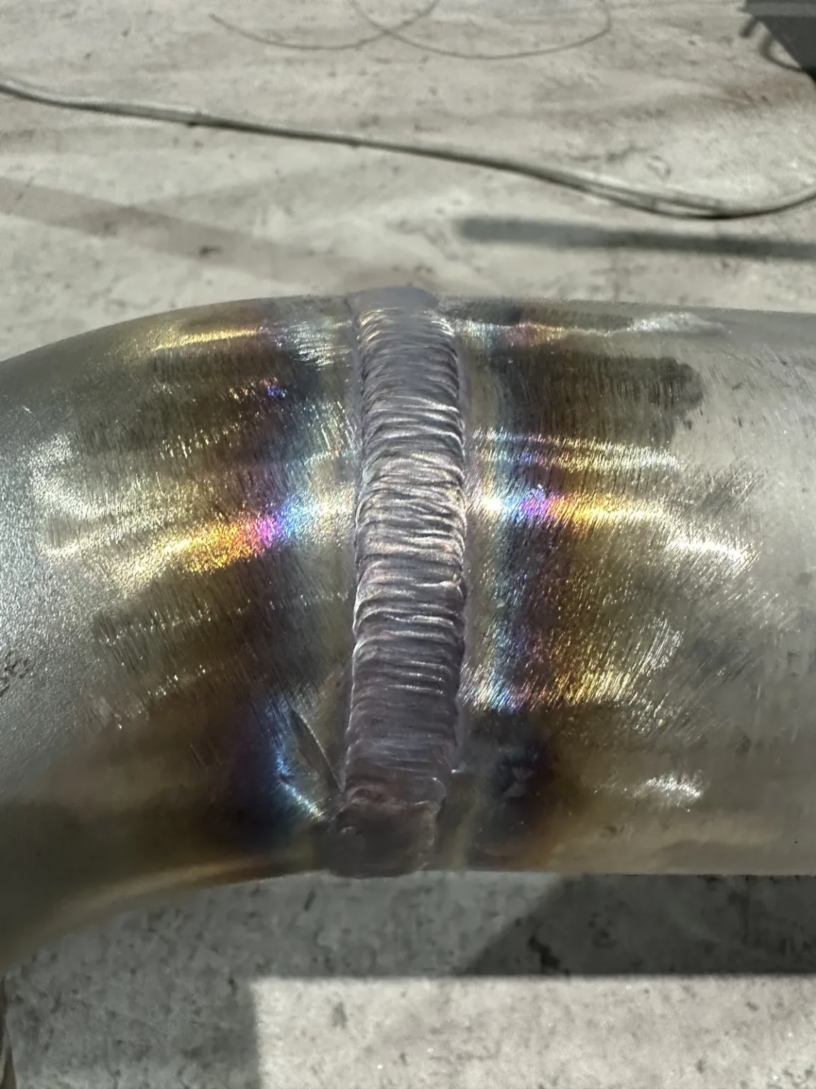 Detalle de soldadura TIG en tubería de acero inoxidable, del dossier de calidad para Navantia.