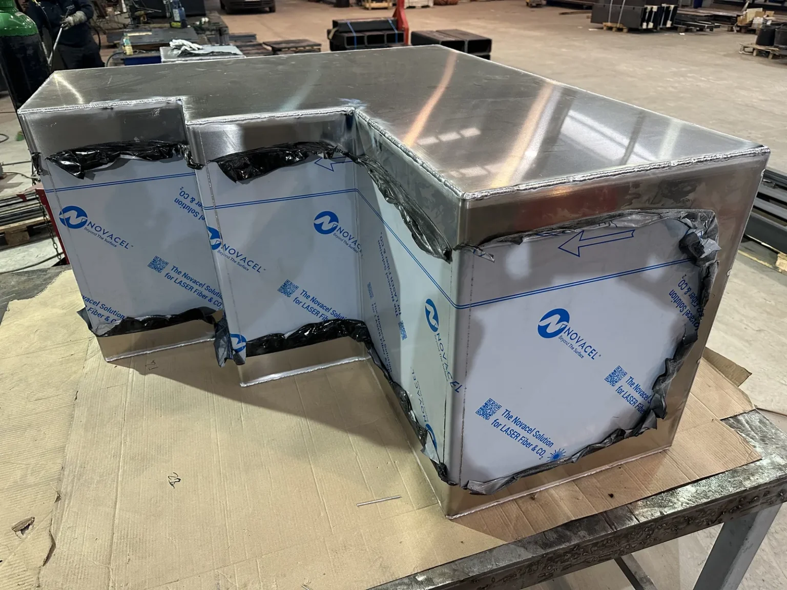 Tanques de aluminio a medida, con la forma adaptada al hueco donde se instalan.
